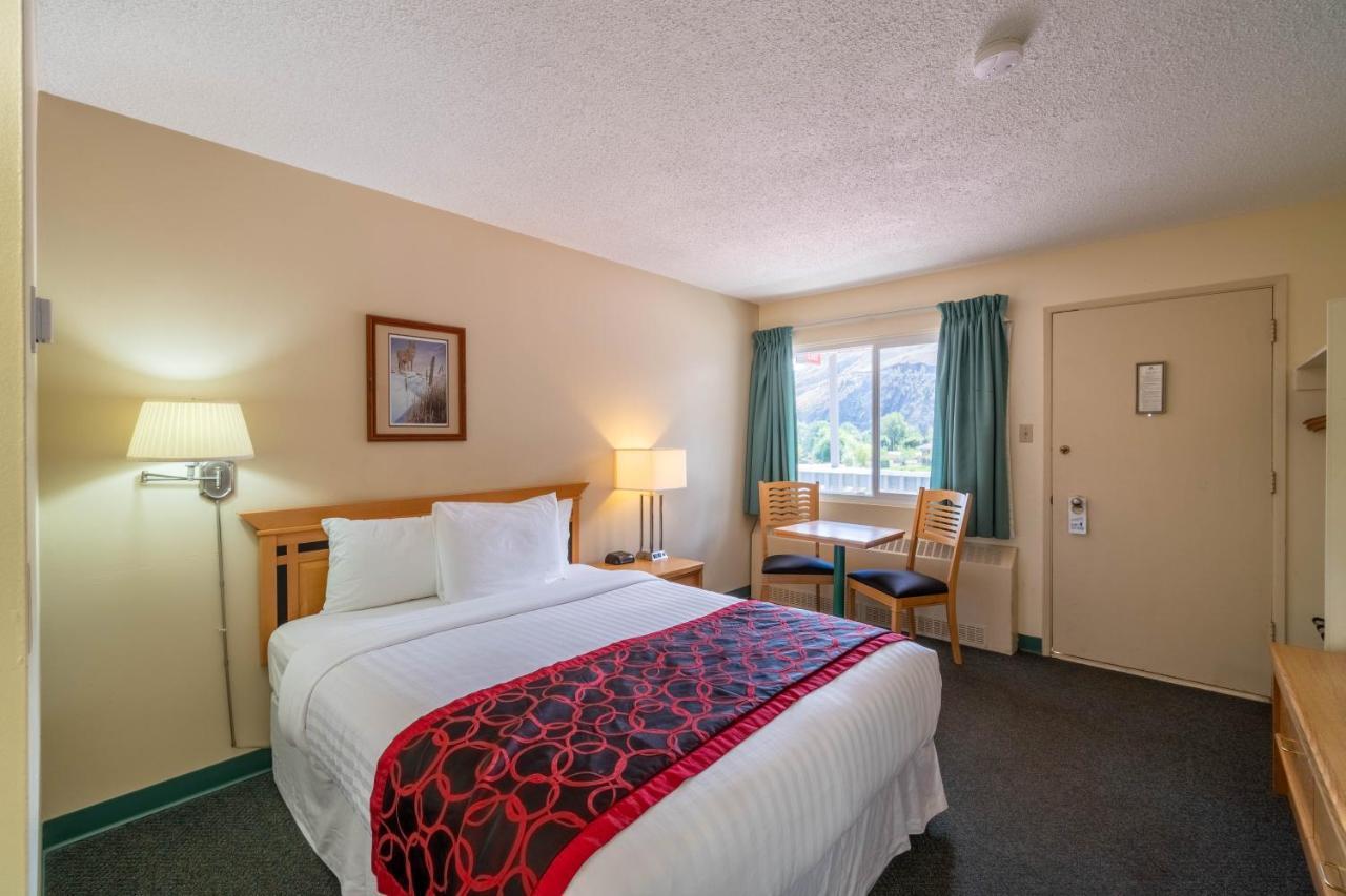 Canada's Value Desert & Motel